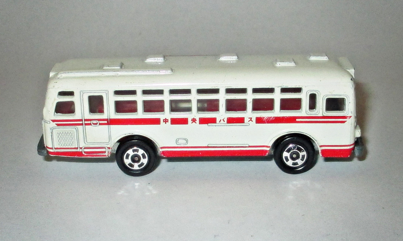 Illustration for article titled Land of the Rising Sun-Day: Tomica Fuso Chuo Bus